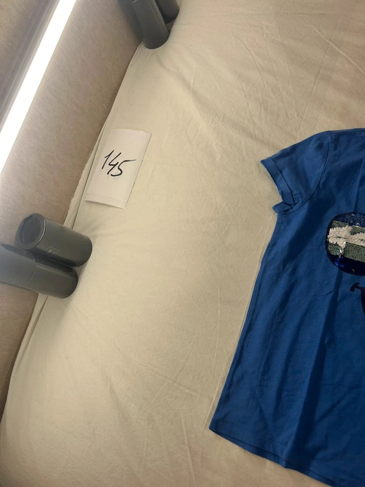 T-shirt azul com estampas do pareil au même – photo 3